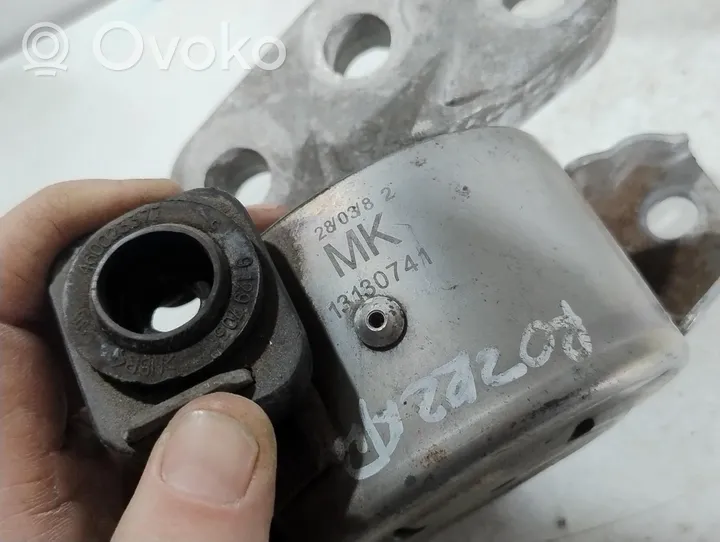 Opel Corsa D Engine mount vacuum valve 13130741