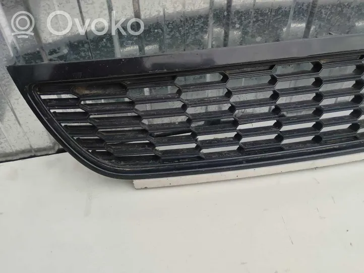 Volkswagen Polo VI AW Atrapa chłodnicy / Grill 6R0853677A