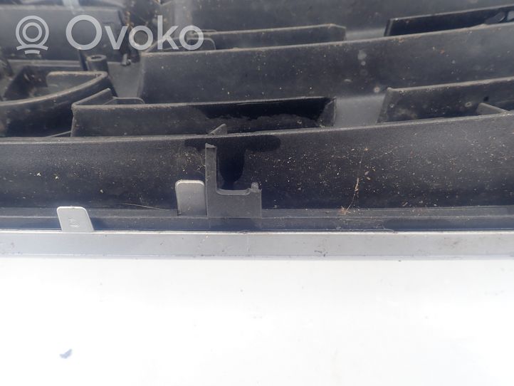 Nissan NP300 Maskownica / Grill / Atrapa górna chłodnicy 623104KJ1B