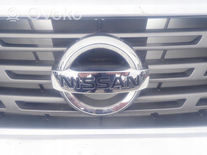 Nissan NP300 Grille calandre supérieure de pare-chocs avant 623104KJ1B