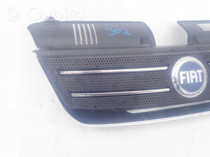 Fiat Idea Grille calandre supérieure de pare-chocs avant 735357980