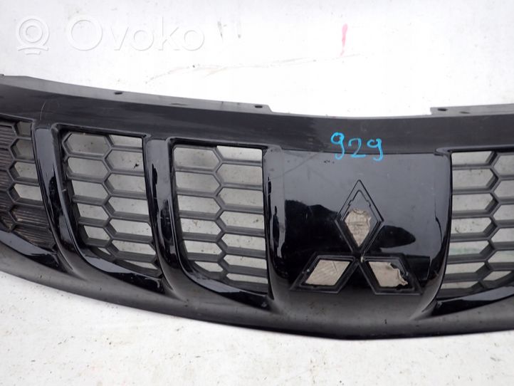 Mitsubishi L200 Maskownica / Grill / Atrapa górna chłodnicy 7450A952