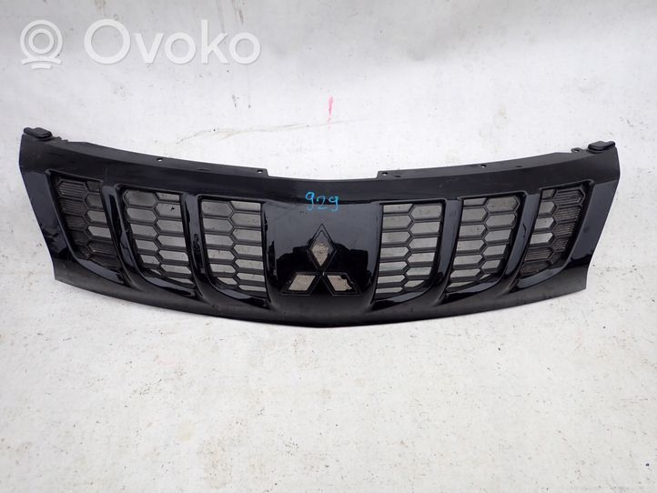 Mitsubishi L200 Maskownica / Grill / Atrapa górna chłodnicy 7450A952