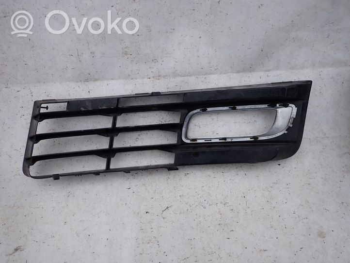 Audi A8 S8 D3 4E Pretmiglas luktura dekoratīvais režģis 4E0807682