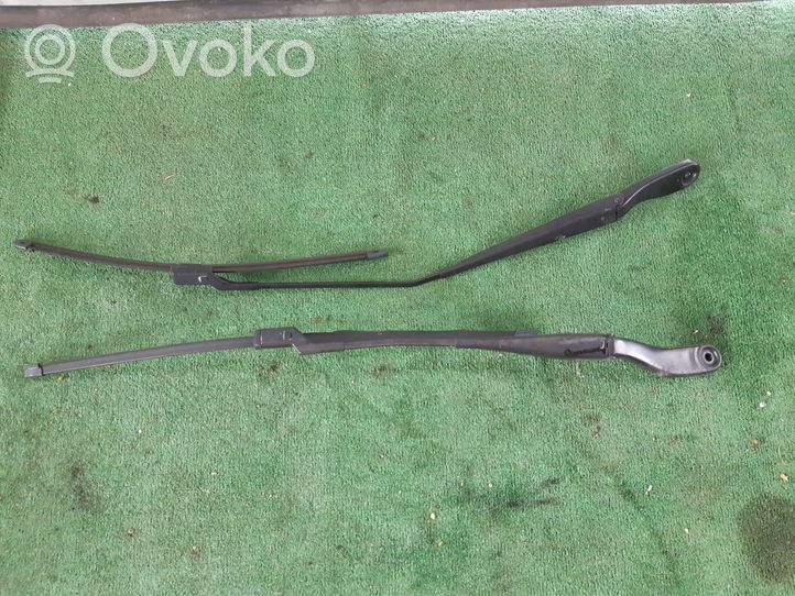 Volvo V50 Ramię wycieraczki szyby przedniej / czołowej 30699998