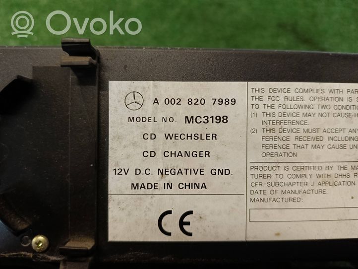 Mercedes-Benz E W210 Zmieniarka płyt CD/DVD A0028207989