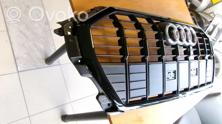 Audi Q3 F3 Atrapa chłodnicy / Grill 