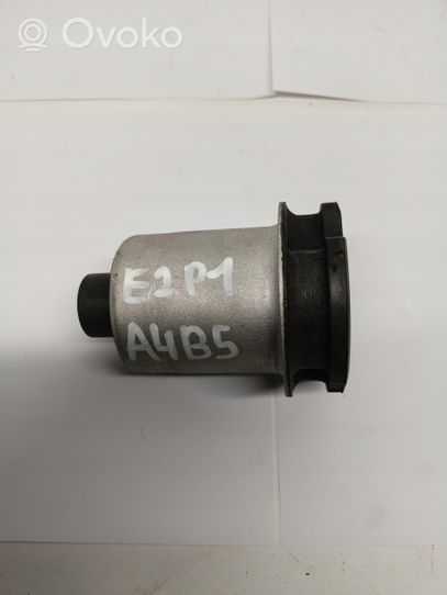 Audi A4 S4 B5 8D Supporto alloggiamento assale posteriore 8D0501541D