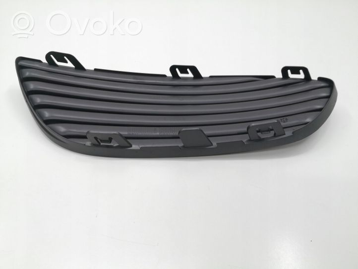 Mercedes-Benz C W205 Kratka dolna zderzaka przedniego A2058851623