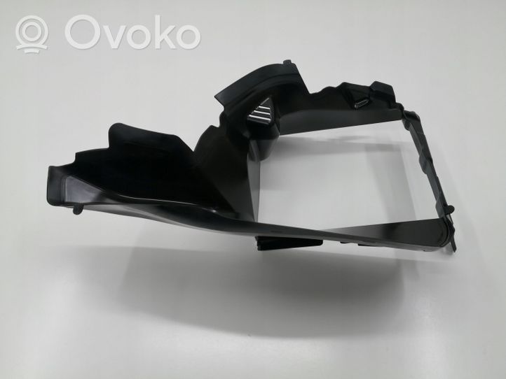 Audi Q8 Wlot / Kanał powietrza intercoolera 4M8121673