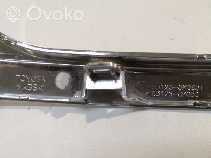 Toyota Hilux (AN120, AN130) Grille calandre supérieure de pare-chocs avant 531260K050