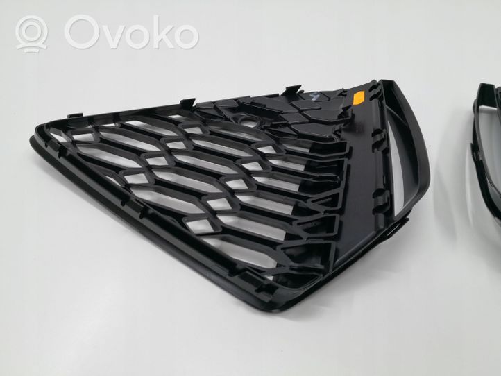 Audi RS6 C8 Grille inférieure de pare-chocs avant 4K8807681D