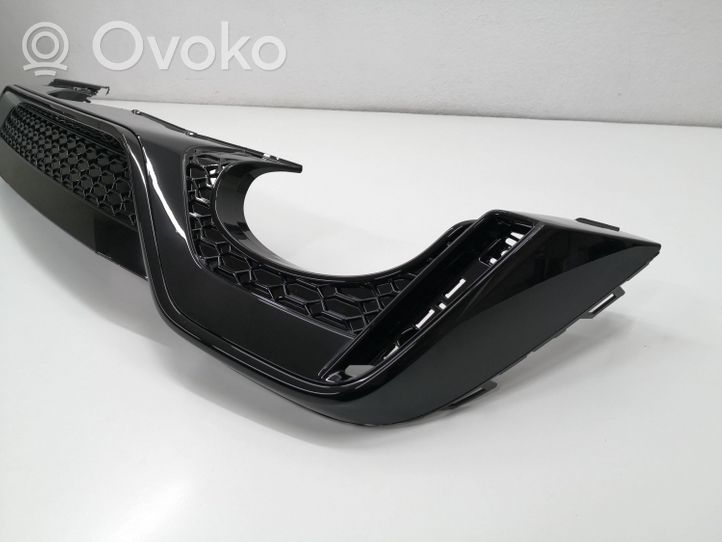 Audi RS6 C8 Moulure inférieure de pare-chocs arrière 4K8807514