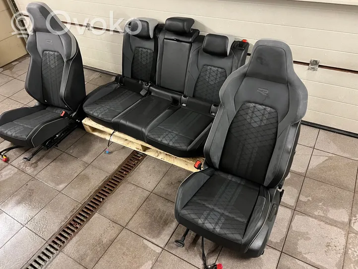 Volkswagen Golf VIII Seat set 