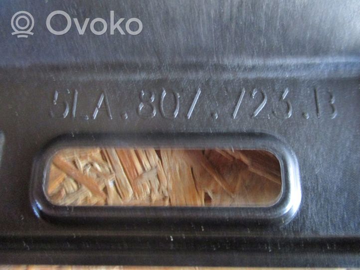 Skoda Enyaq iV Grille calandre supérieure de pare-chocs avant 5LA807723B