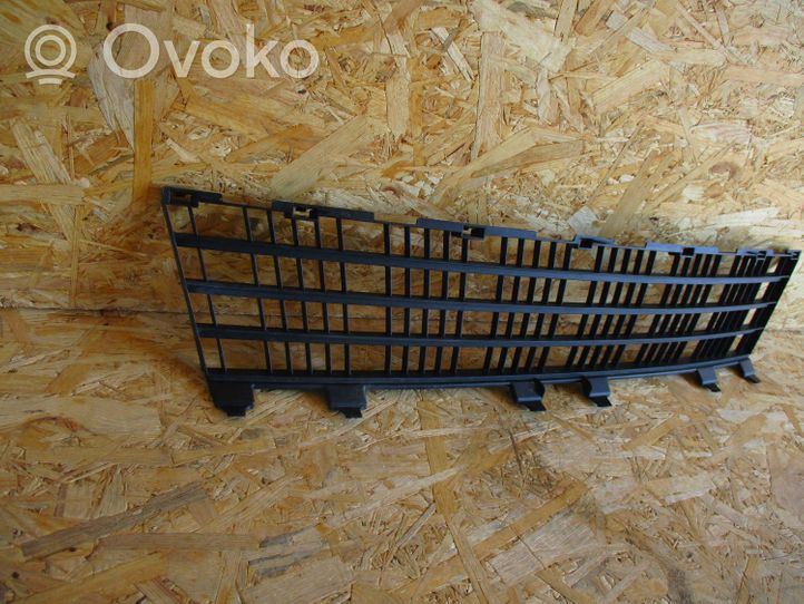 Renault Clio III Grille inférieure de pare-chocs avant 2006236