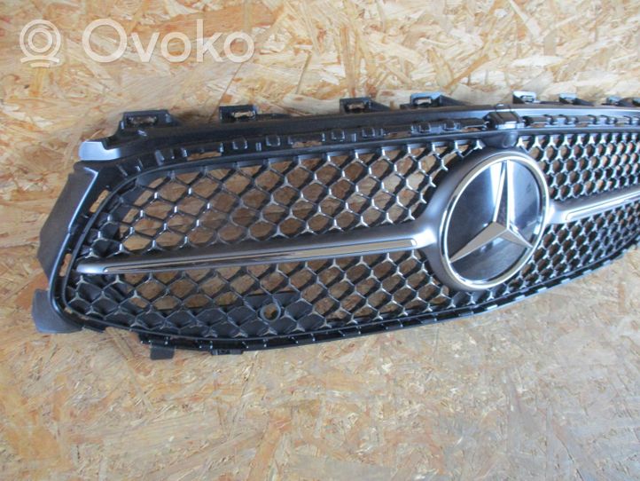 Mercedes-Benz CLA C118 X118 Grille calandre supérieure de pare-chocs avant A1188883800