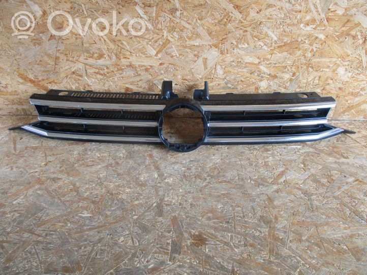 Volkswagen Touran III Grille calandre supérieure de pare-chocs avant 5TA853653B