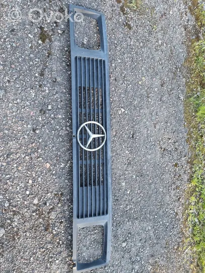 Mercedes-Benz 207 310 Kühlergrill 