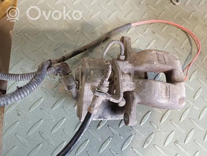 Volkswagen PASSAT B6 Rear brake caliper 