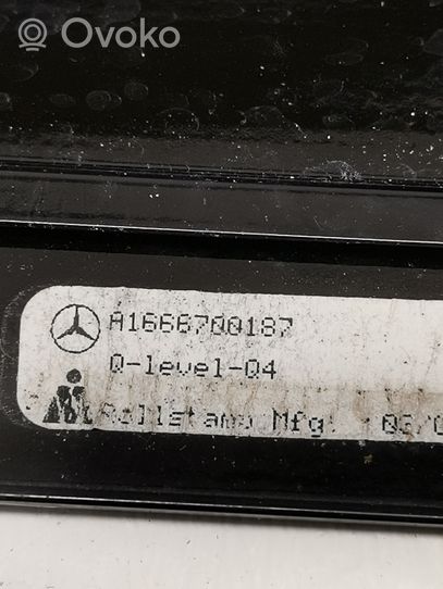Mercedes-Benz GL X166 Garniture vitre latérale arrière A1666700187