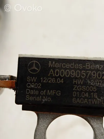 Mercedes-Benz S C217 Minus / Klema / Przewód akumulatora A0009057902