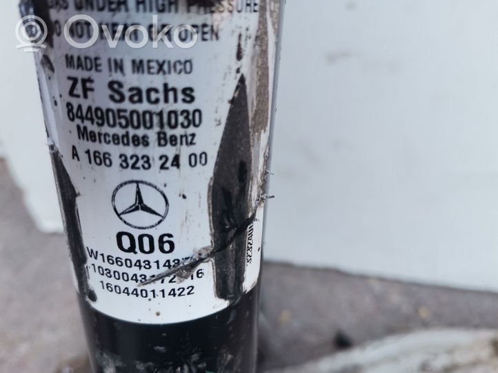 Mercedes-Benz GLE (W166 - C292) Set del kit di montaggio della sospensione anteriore A1663232400