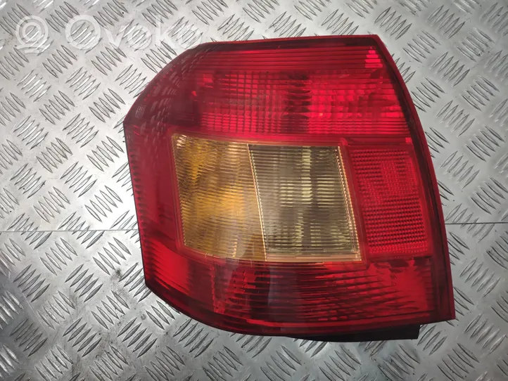 Toyota Corolla E120 E130 Lampa tylna 0251