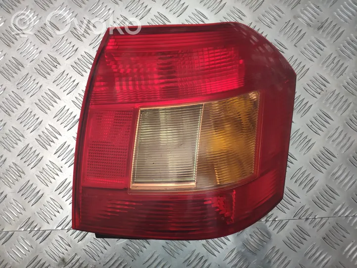 Toyota Corolla E120 E130 Lampa tylna 0251