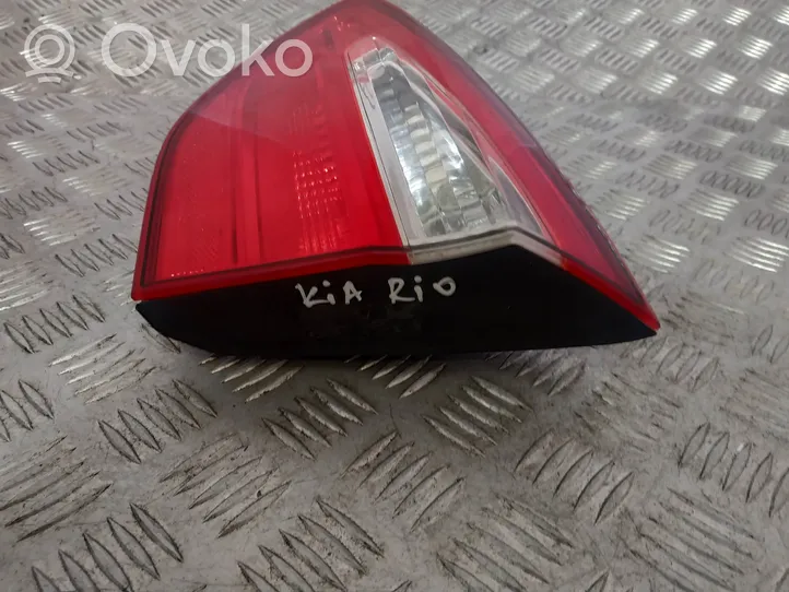 KIA Rio Lampy tylnej klapy bagażnika 924041W2