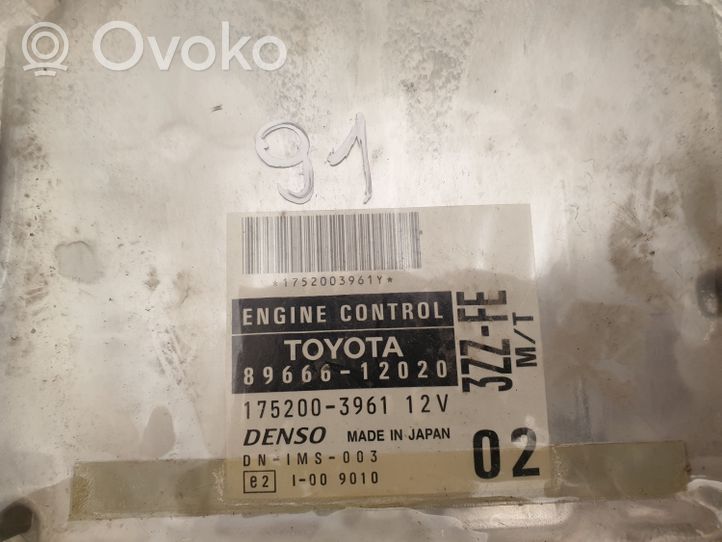 Toyota Corolla E120 E130 Variklio valdymo blokas 8966612020