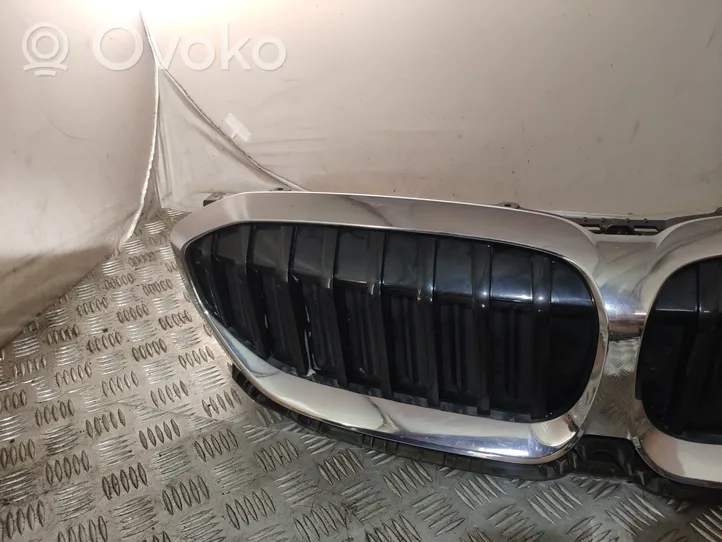 BMW 3 G20 G21 Grotelės viršutinės 9465188