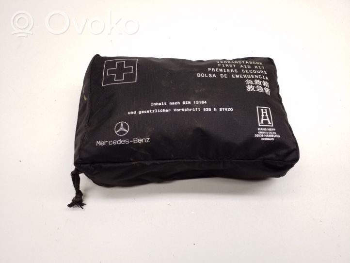 Mercedes-Benz A W176 Trousse de premiers secours 