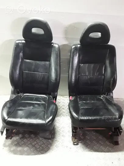 Mitsubishi Pajero Sitze komplett 