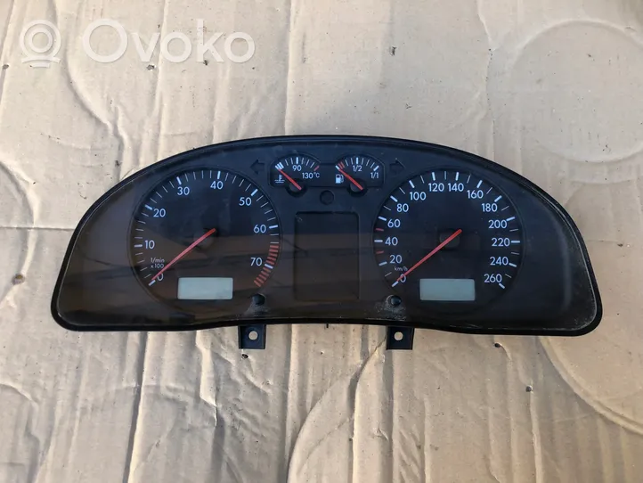 Volkswagen PASSAT B5 Speedometer (instrument cluster) 3B0919861B