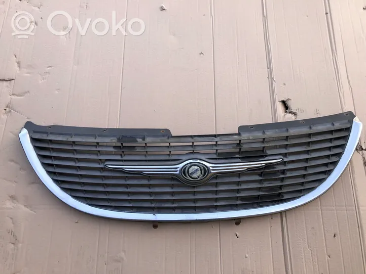 Chrysler Grand Voyager IV Grille calandre supérieure de pare-chocs avant 4857522AA