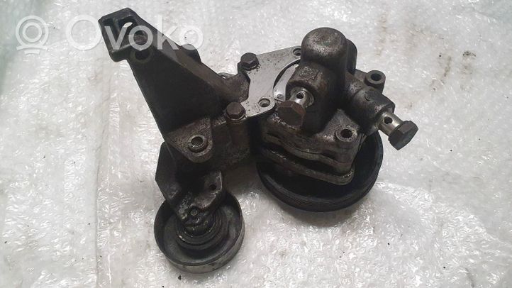 Opel Astra H Ohjaustehostimen pumppu 2245846