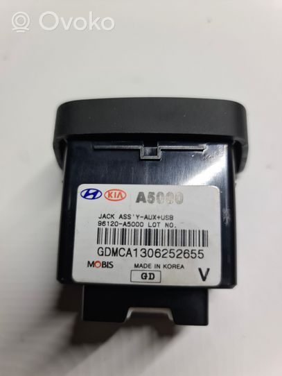 Hyundai i30 Connettore plug in AUX 96120A5000