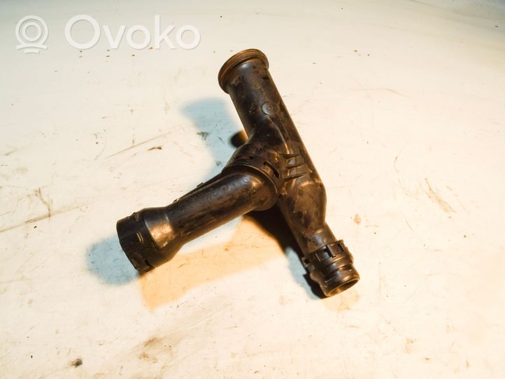 Audi A5 8T 8F Boîtier de thermostat 04L121026R