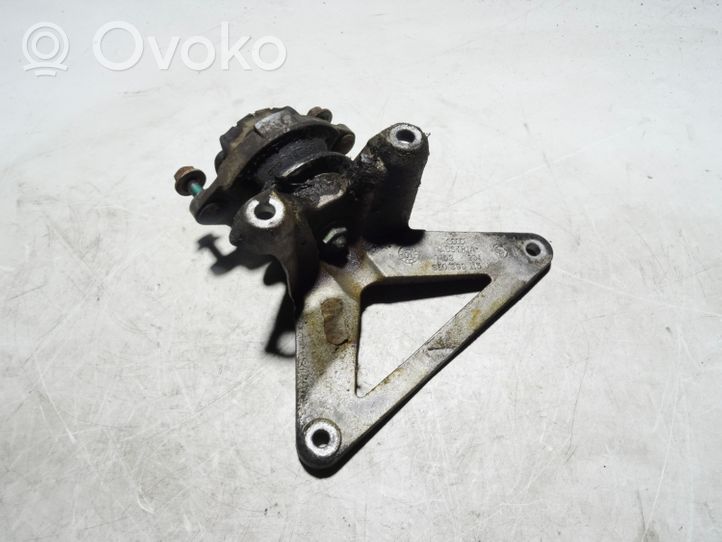 Audi A4 S4 B6 8E 8H Supporto della scatola del cambio 8E0399115J