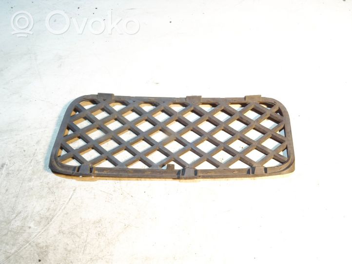 Volkswagen Touareg I Grille inférieure de pare-chocs avant 7L6853676