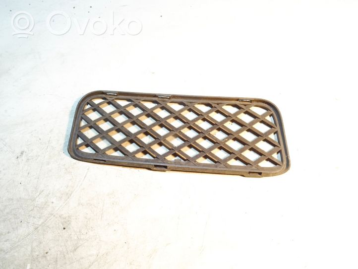 Volkswagen Touareg I Grille inférieure de pare-chocs avant 7L6853676