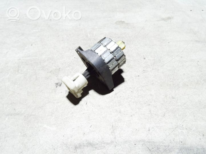 BMW 7 E38 Motorino di regolazione assetto fari 8362048