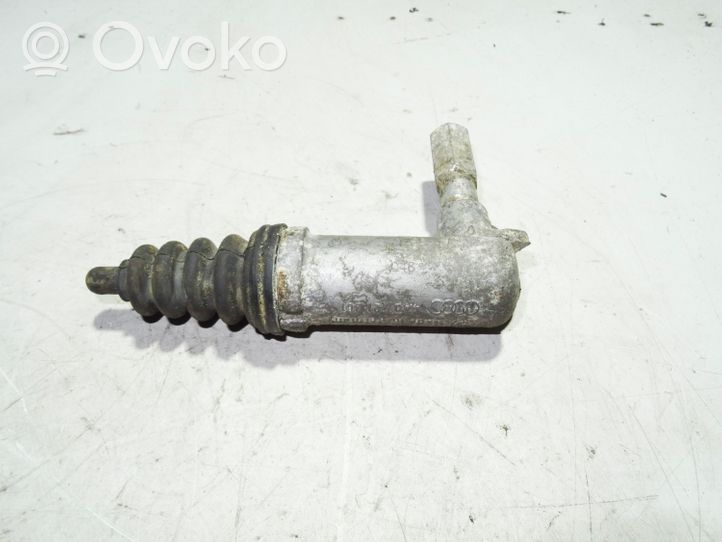 Audi A4 S4 B5 8D Cilindro secondario della frizione 4A0721261