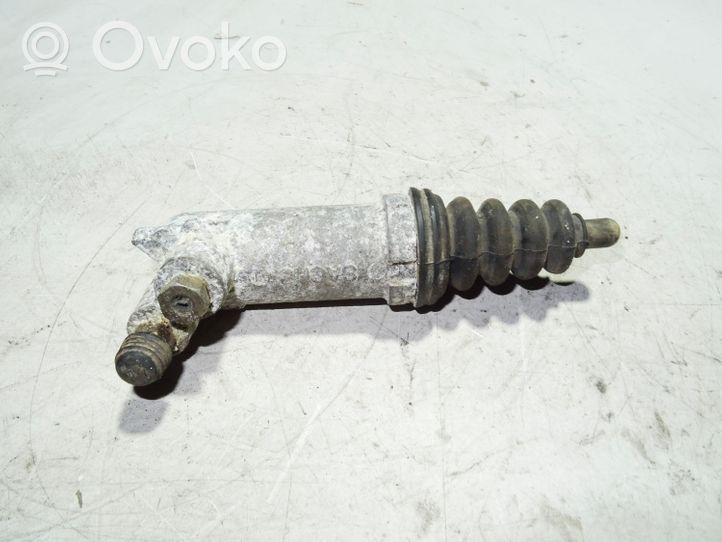 Audi A4 S4 B5 8D Cilindro secondario della frizione 4A0721261