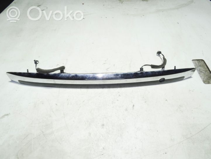 KIA Sorento Trunk door license plate light bar 925003E5