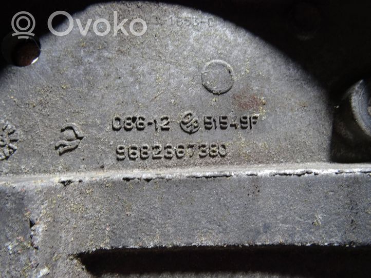 Volvo C30 Generaattorin/laturin kiinnike 9682367380
