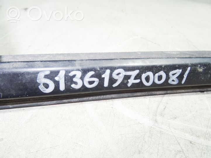 BMW 8 E31 Rear door rubber seal (on body) 1970353