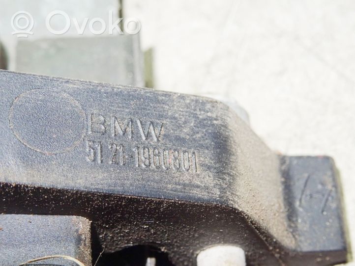 BMW 3 E36 Takaoven ulkokahva 51211960801