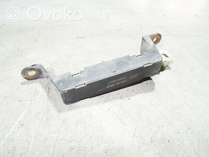 Toyota Avensis T270 Radion pystyantenni 8999730070